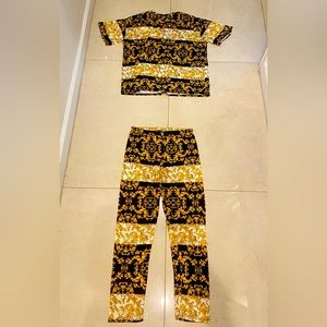 2 piece gold and black set with stretchy shirt and pants very comfortable